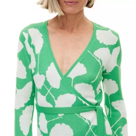 NWOT Diane Von Furstenberg X Target V-Neck Ginkgo Green Wrap Sweater - Picture 4 of 5